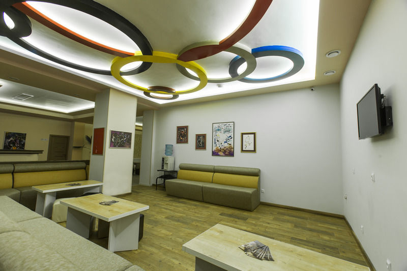 Holiday Hotel & Hostel Yerevan Luaran gambar