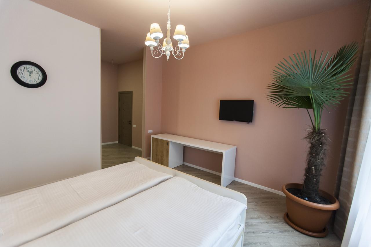 Holiday Hotel & Hostel Yerevan Luaran gambar