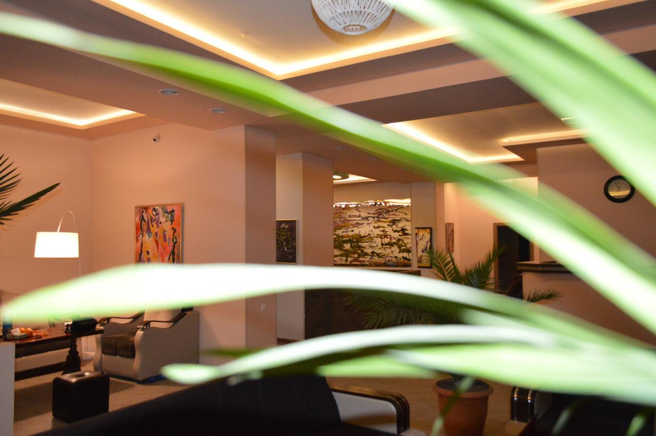 Holiday Hotel & Hostel Yerevan Luaran gambar