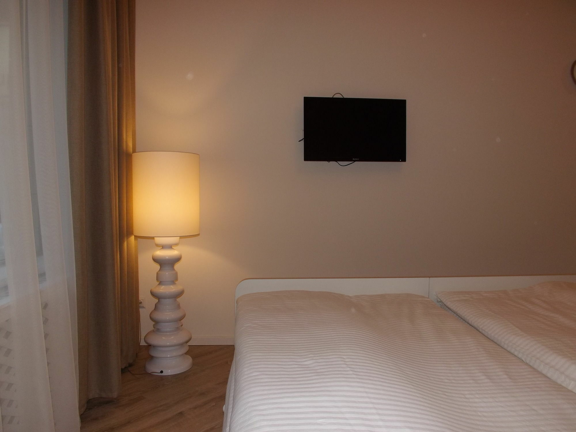 Holiday Hotel & Hostel Yerevan Luaran gambar