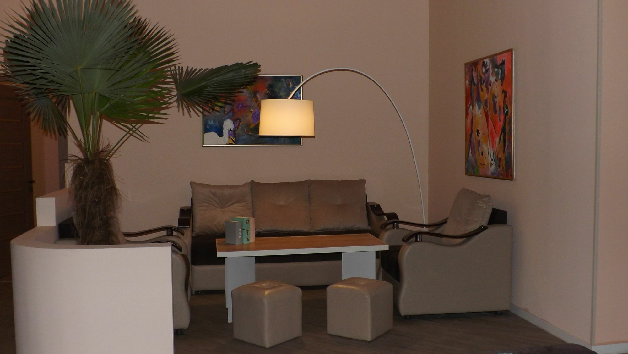 Holiday Hotel & Hostel Yerevan Luaran gambar