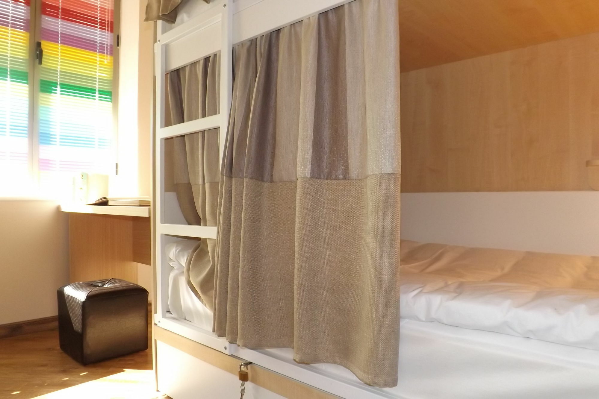 Holiday Hotel & Hostel Yerevan Luaran gambar