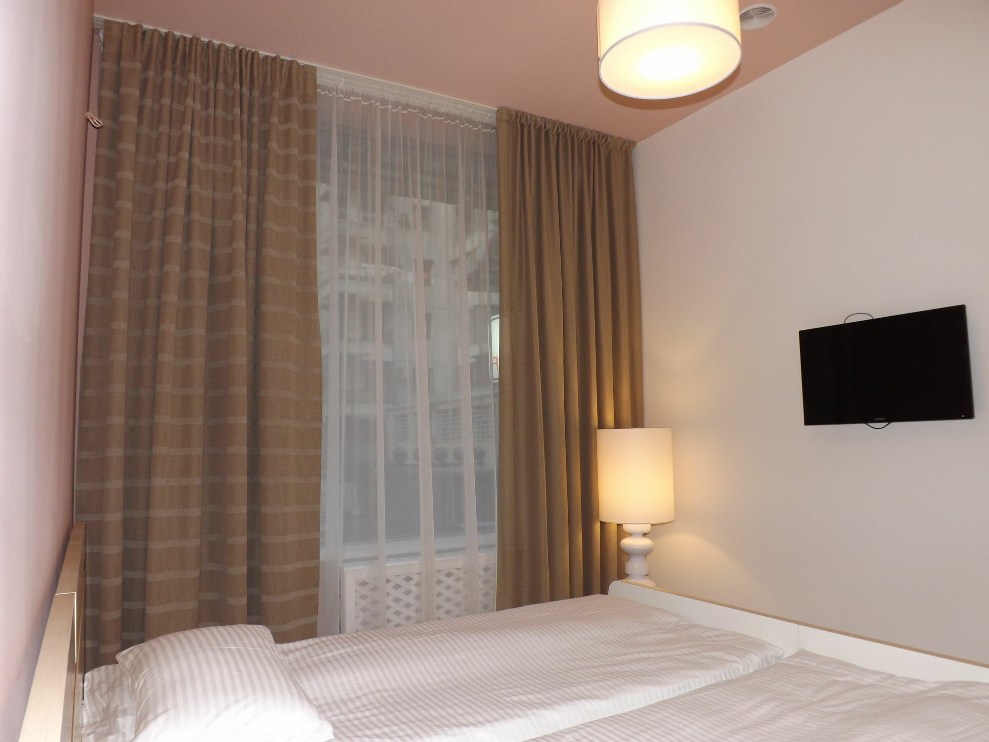 Holiday Hotel & Hostel Yerevan Luaran gambar